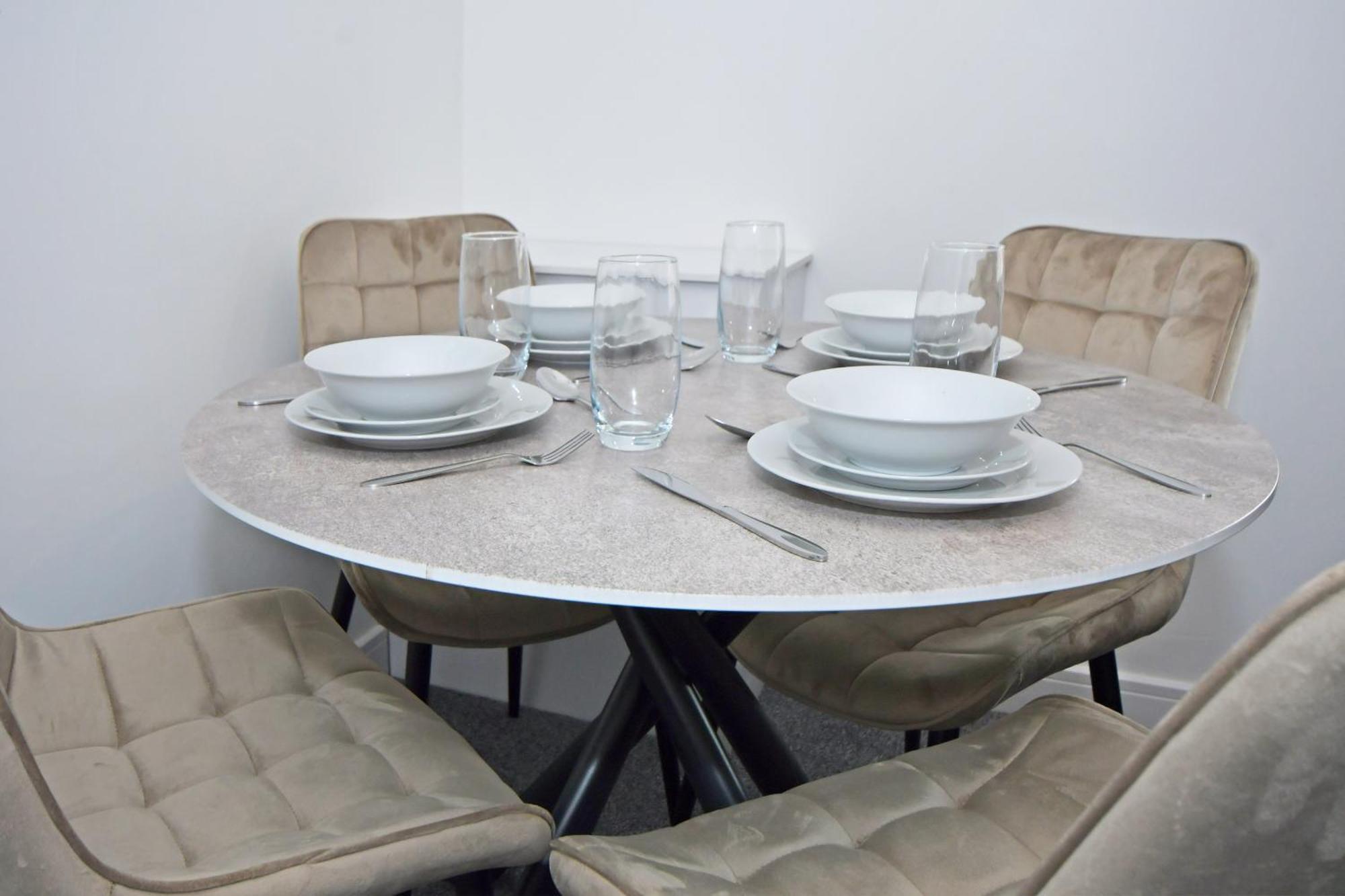 Sapphire Apartments By Yourstays - Luxury 2 Bedroom Apartments In كرو المظهر الخارجي الصورة