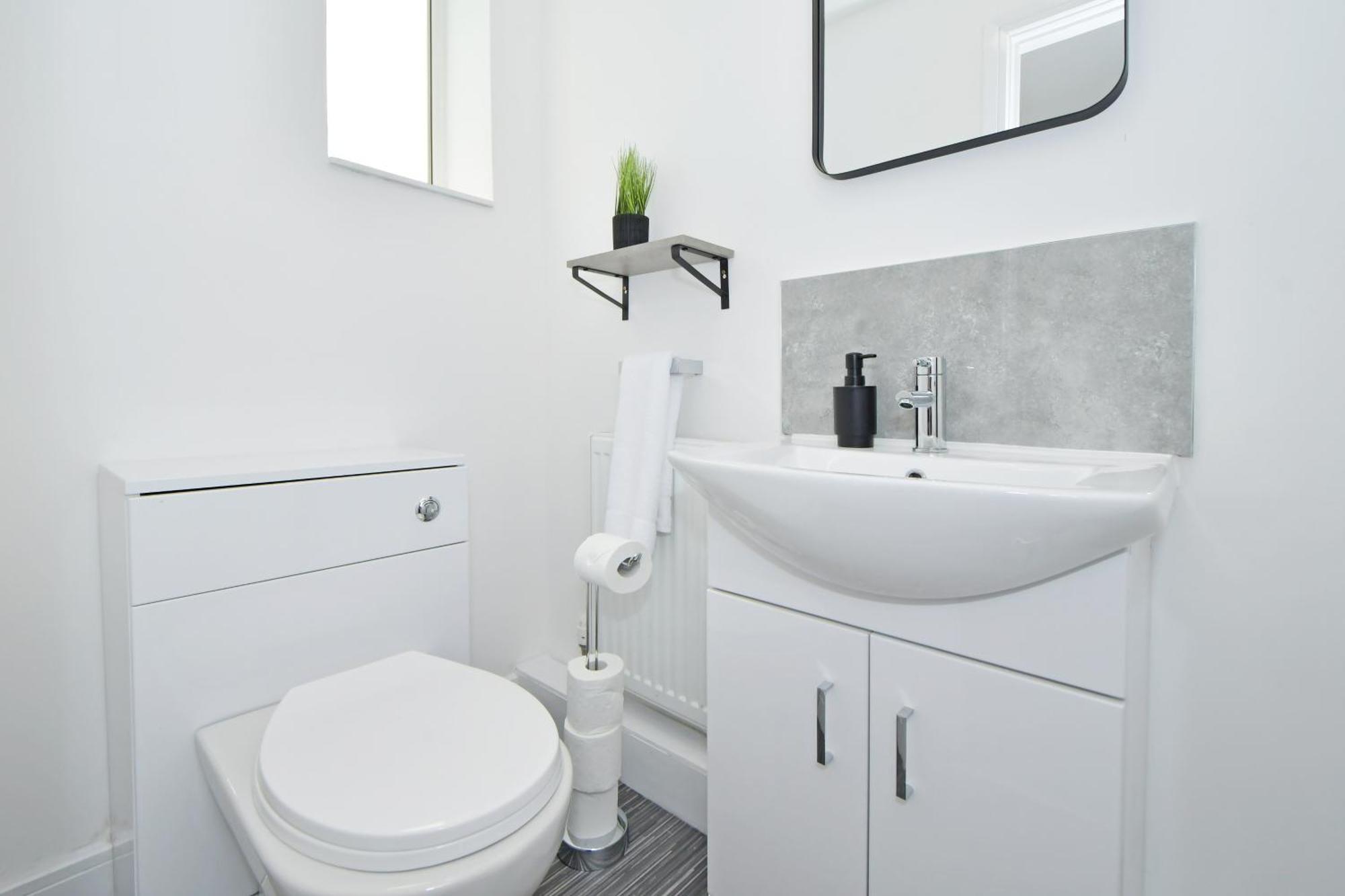 Sapphire Apartments By Yourstays - Luxury 2 Bedroom Apartments In كرو المظهر الخارجي الصورة