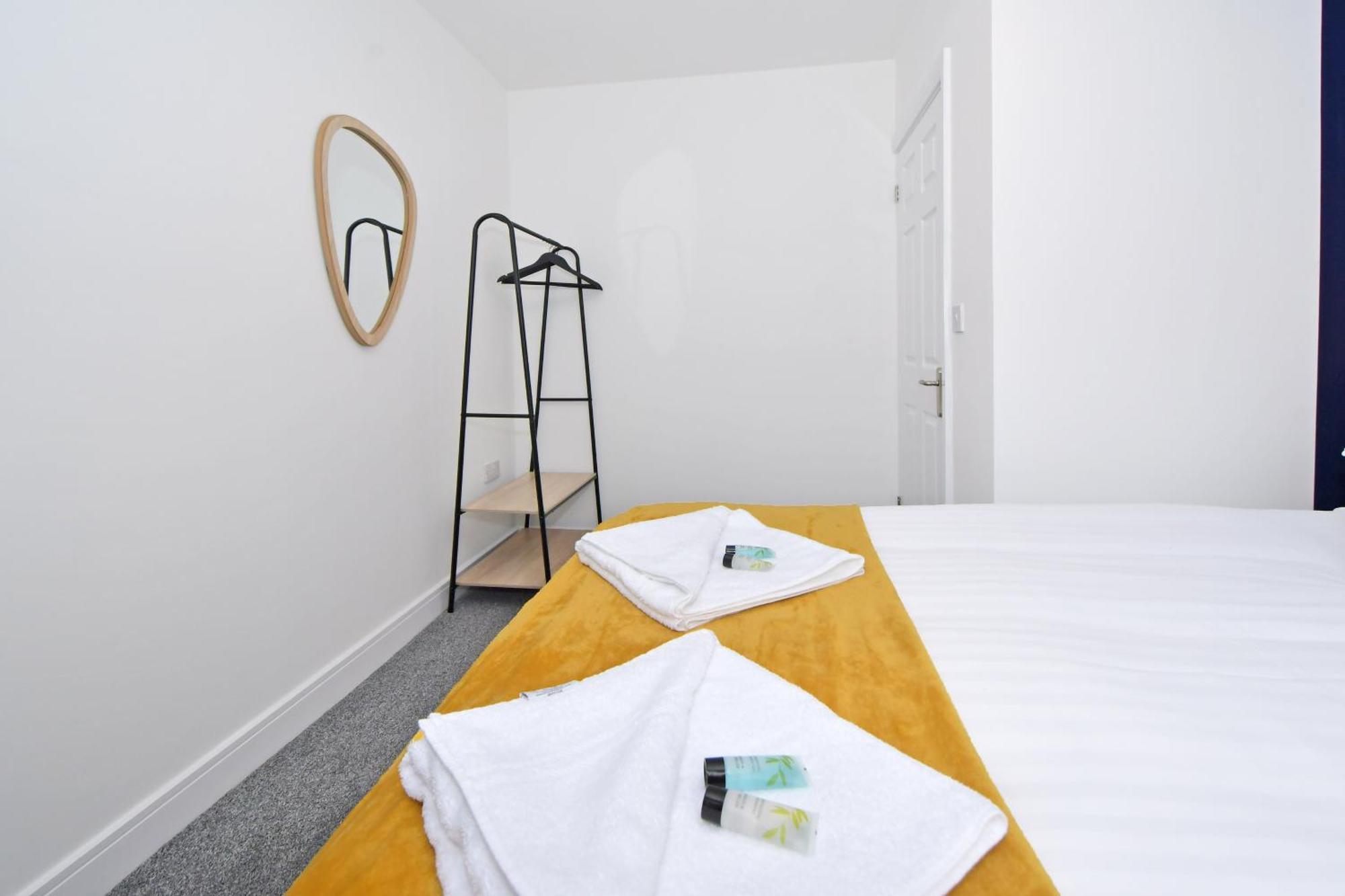 Sapphire Apartments By Yourstays - Luxury 2 Bedroom Apartments In كرو المظهر الخارجي الصورة